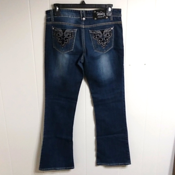 Premium Vanity Collection - Picture 2 of 5